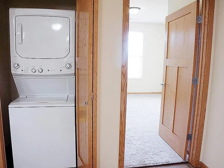 8_aspen-ridge-apartments-laundry-1200x720