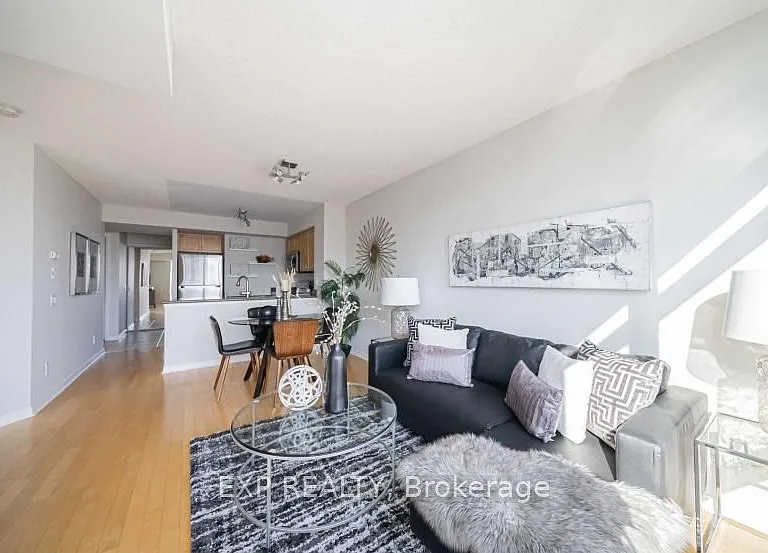 28 Harrison Garden Blvd #1112 — Photo 13