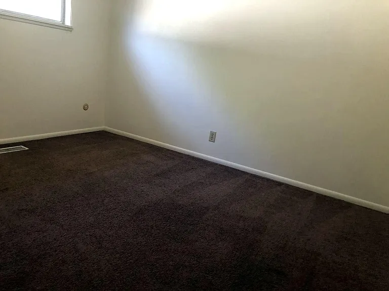 1308 W Howe St — Photo 13