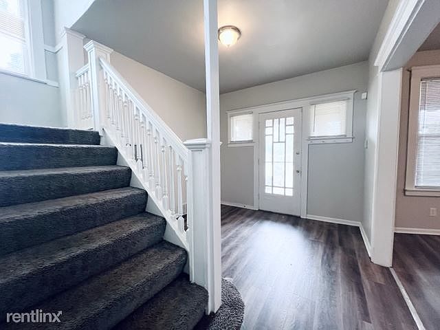 Entry/Staircase