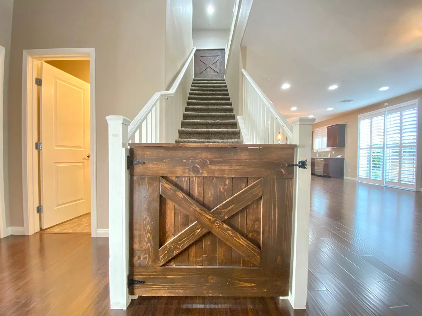 Beautiful 2 Story Home — Photo 4