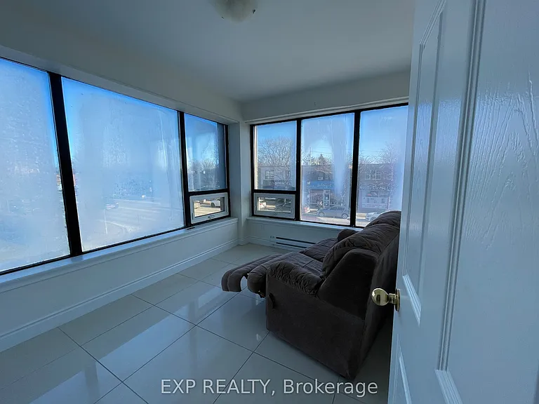 258 Lakeshore Rd E #202 — Photo 8