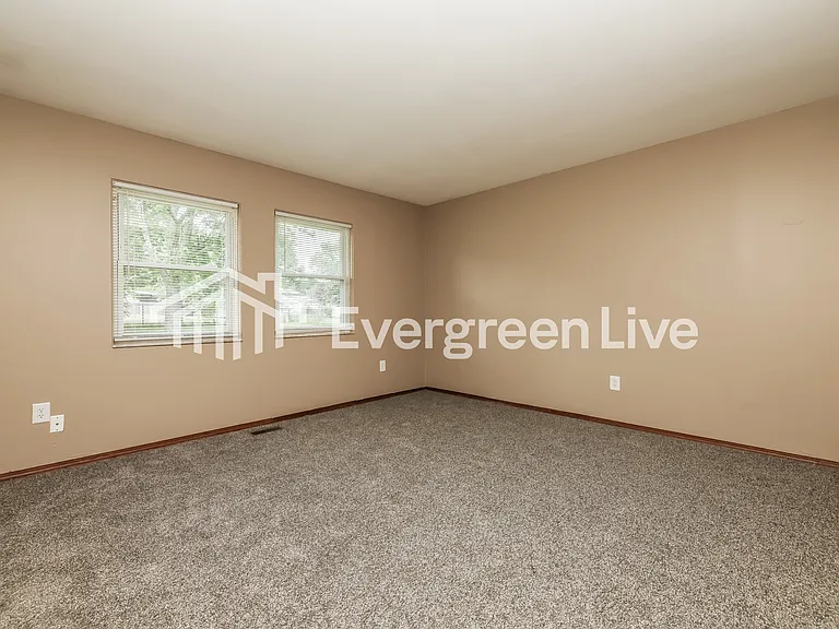 4315 Crownwood Ave — Photo 8