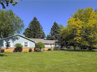 4635 Hedgewood Dr, Williamsville, NY 14221