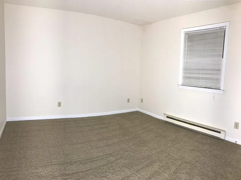 14899 Sherwood Dr — Photo 9