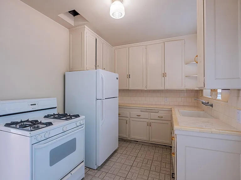 1506 S. Catalina Residences — Photo 7
