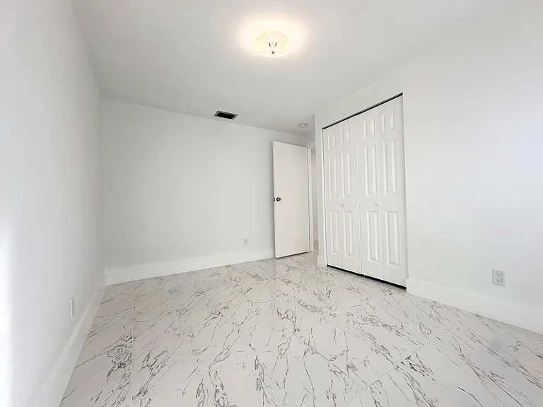 1049 Grandview Cir — Photo 28