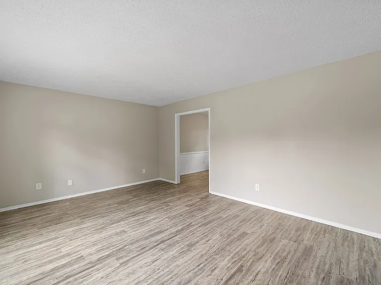 2103 Shane Dr — Photo 10