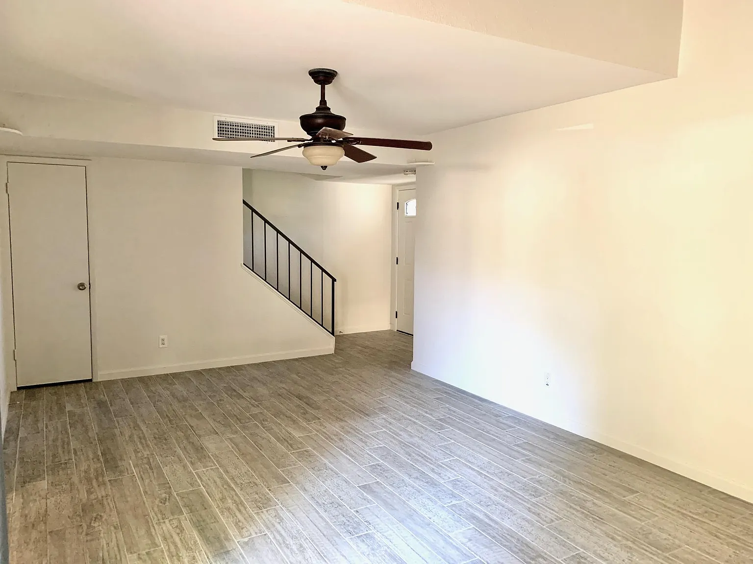 7810 E Rovey Ave — Photo 2