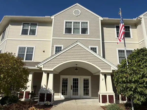 7 Crescent Way Unit 313, Sturbridge, MA 01518
