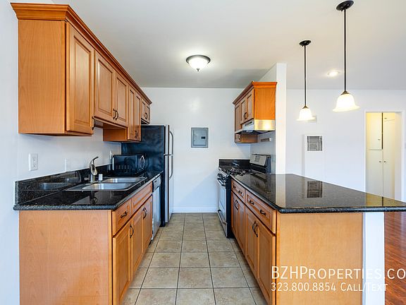 5th image of 7209 Willoughby Ave #14B