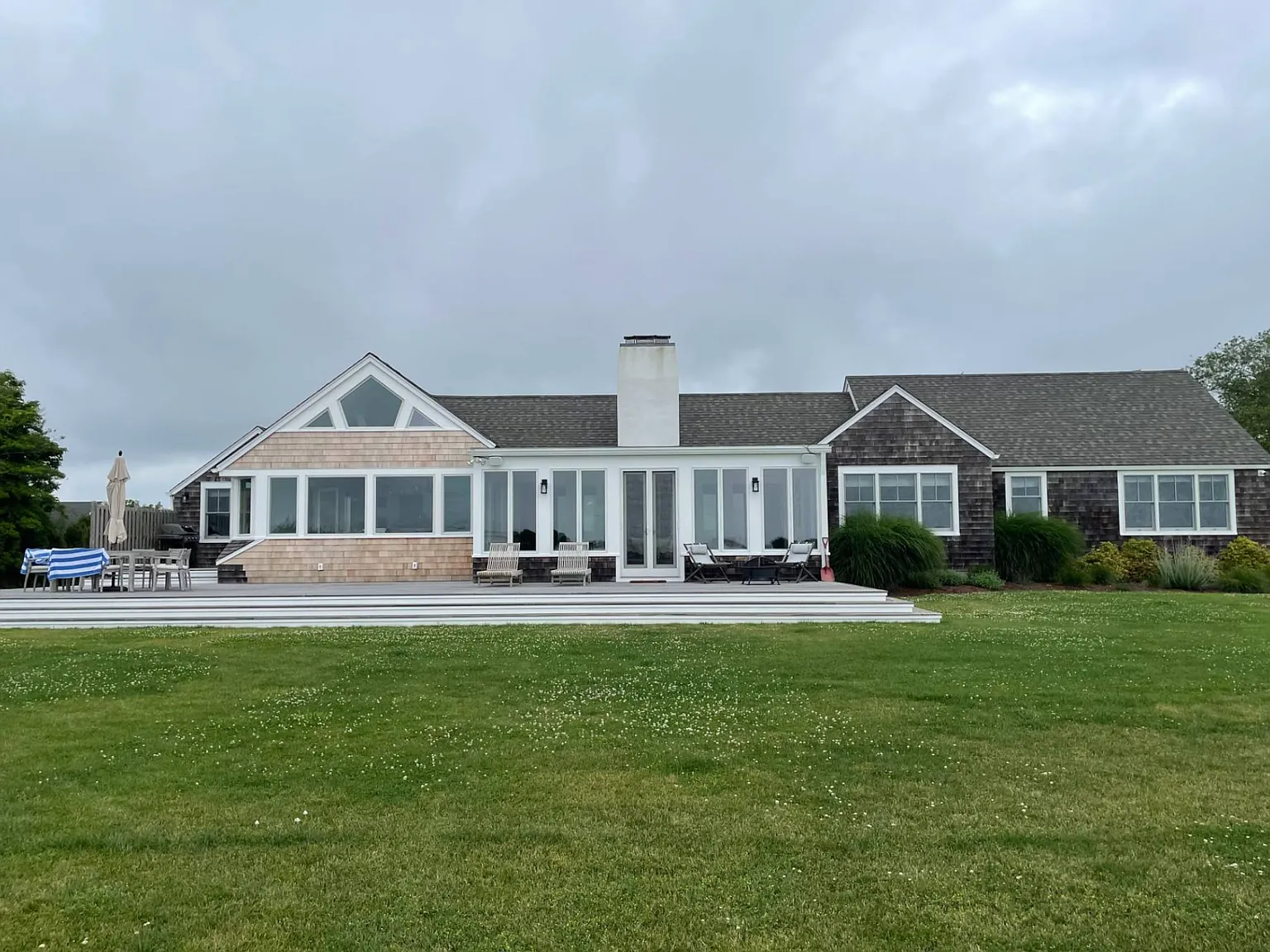 Waterfront Retreat with Pool and Tennis — Photo 2