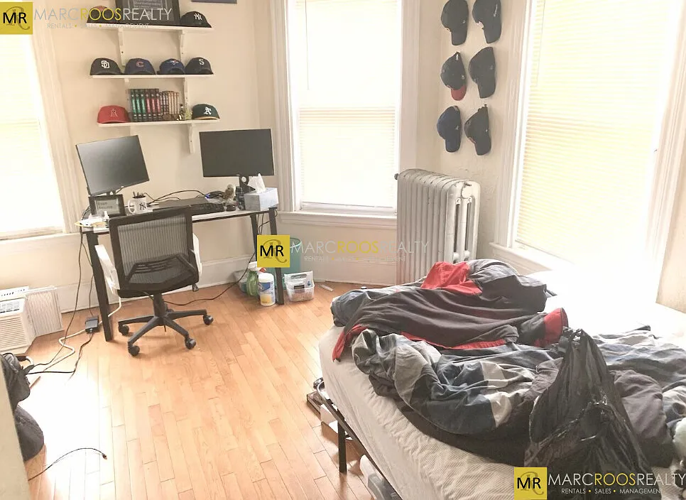 6 bed, 2.5 bath, 9999 sqft, $9,500 — Photo 4