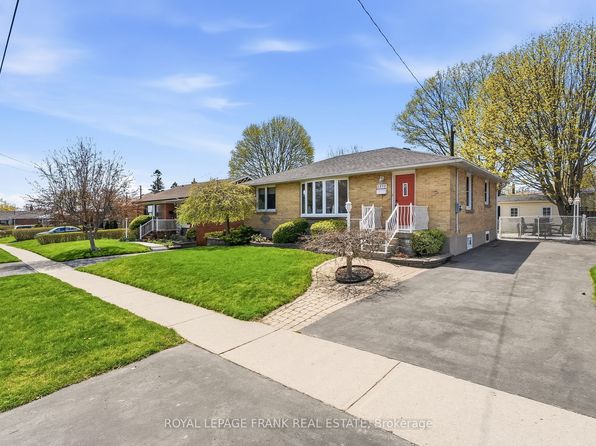 1212 Valley Dr, Oshawa, ON L1J 3M7