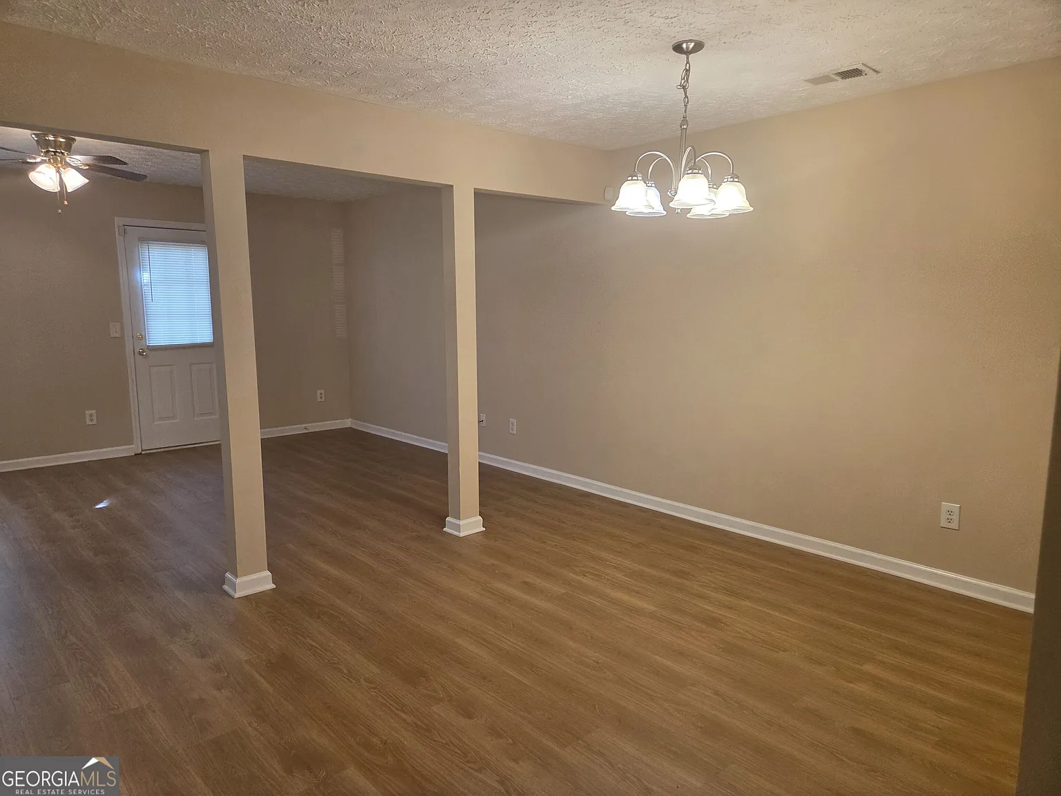 3 bed, 2.5 bath, 1512 sqft, $1,600 — Photo 3