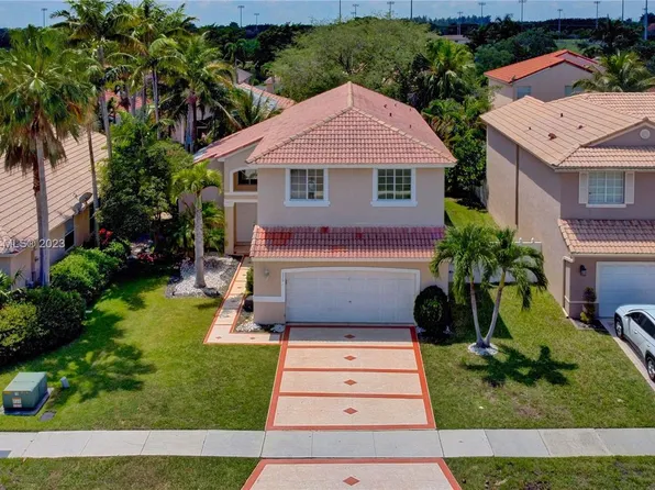 330 SW 194th Ave, Pembroke Pines, FL 33029