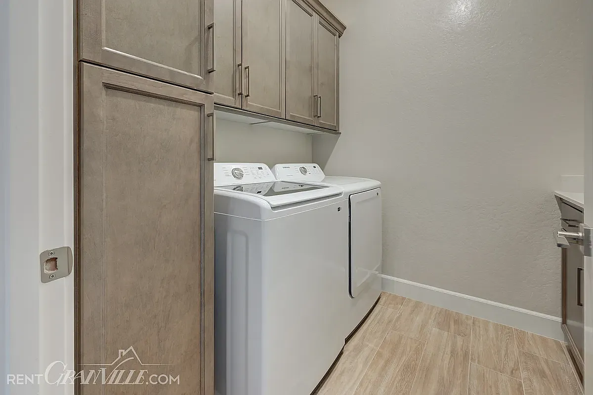 4 bed, 3.5 bath, 2355 sqft, $3,600 — Photo 4
