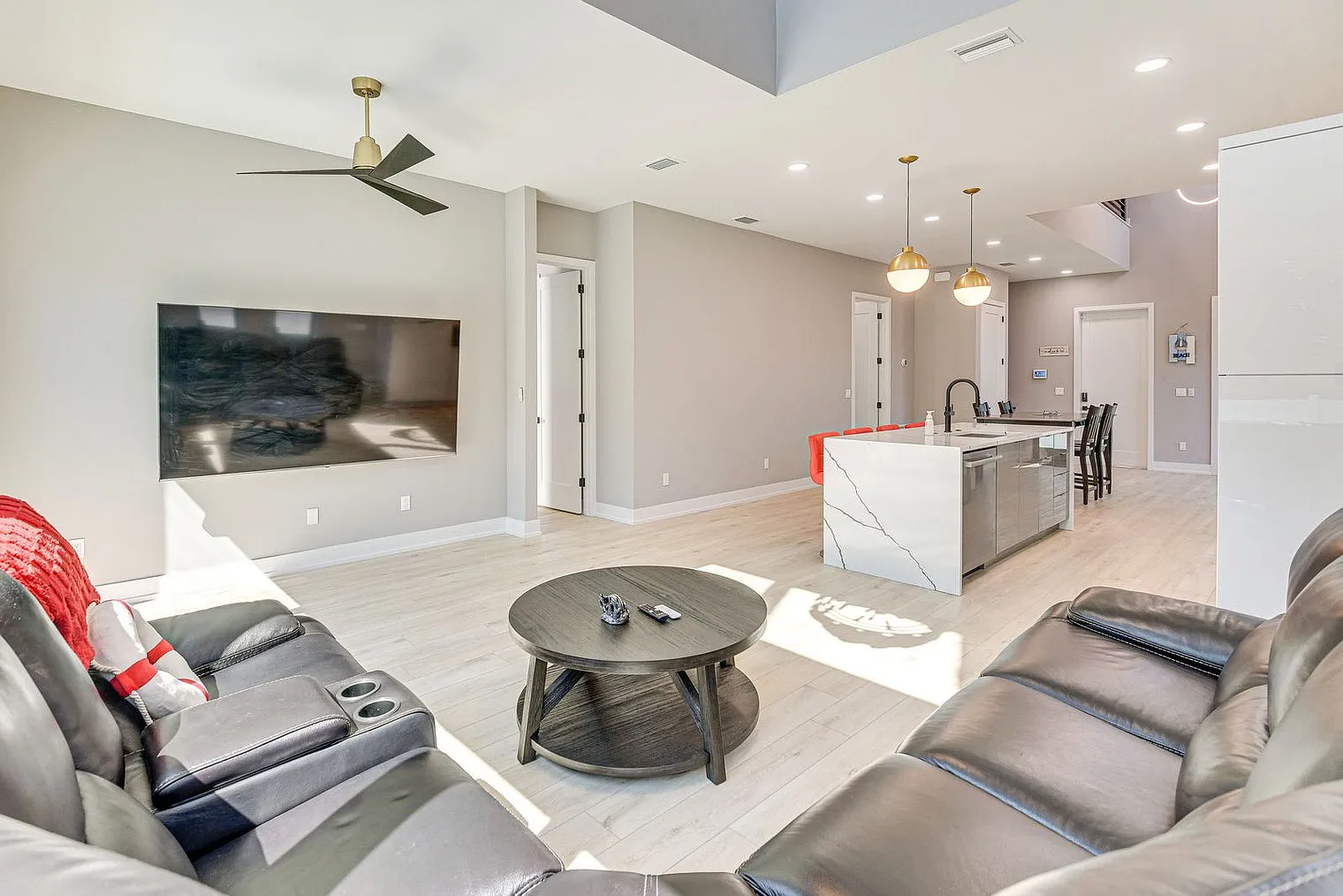 4 bed, 3.0 bath, 2798 sqft, $4,513 — Photo 2