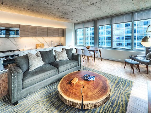 3rd image of 651 W Lake St #618