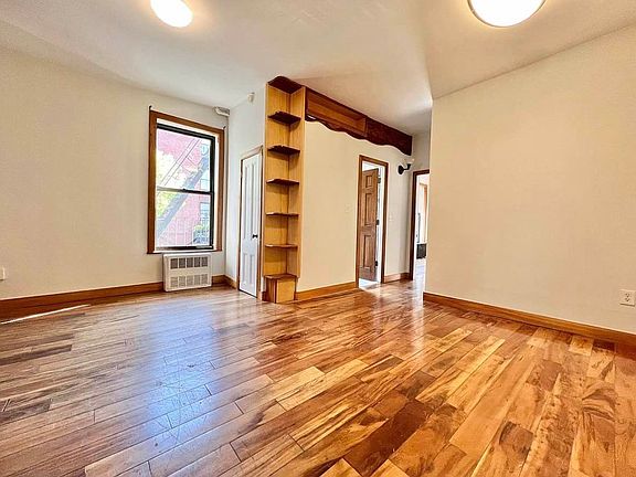 3rd image of 101 Jefferson Ave APT 2