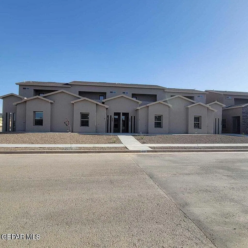3 bed, 2.5 bath, 1346 sqft, $1,995 — Photo 3