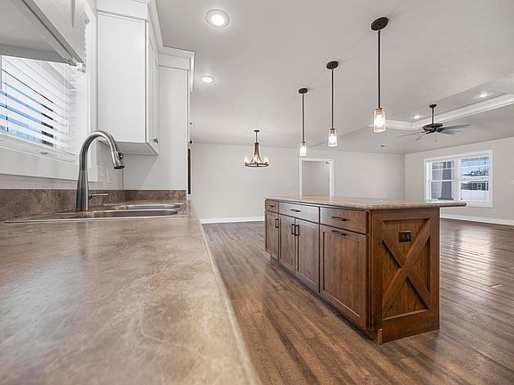 5th image of 1709 Ashwood Dr