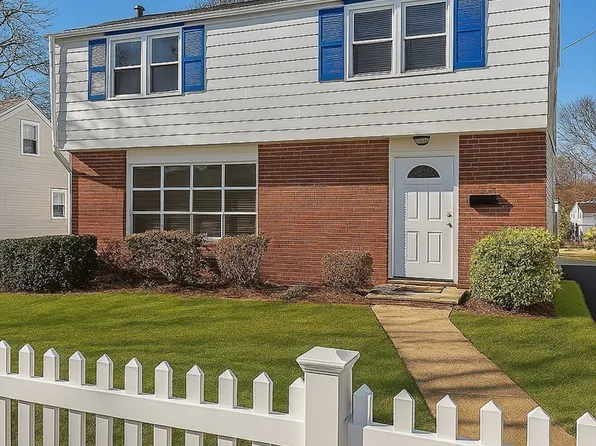 89 Clare Ave, Hyde Park, MA 02136