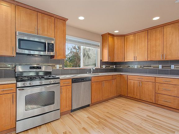 3rd image of 14539B 32nd Ave NE
