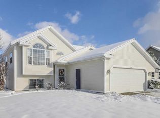 1002 Golfcrest Dr SW, Wyoming, MI 49509