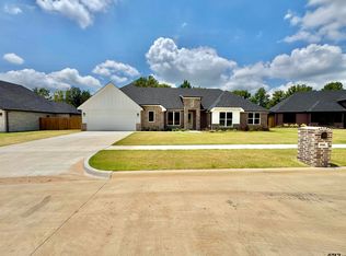 990 Mallard Dr, Lindale, TX 75771