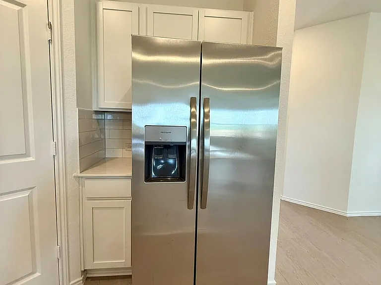 106 Camargue Dr — Photo 9