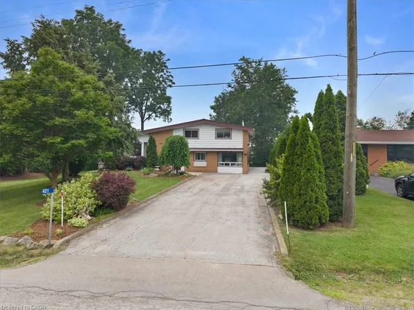 421 Rock Chapel Rd, Hamilton, ON L9H 5E2