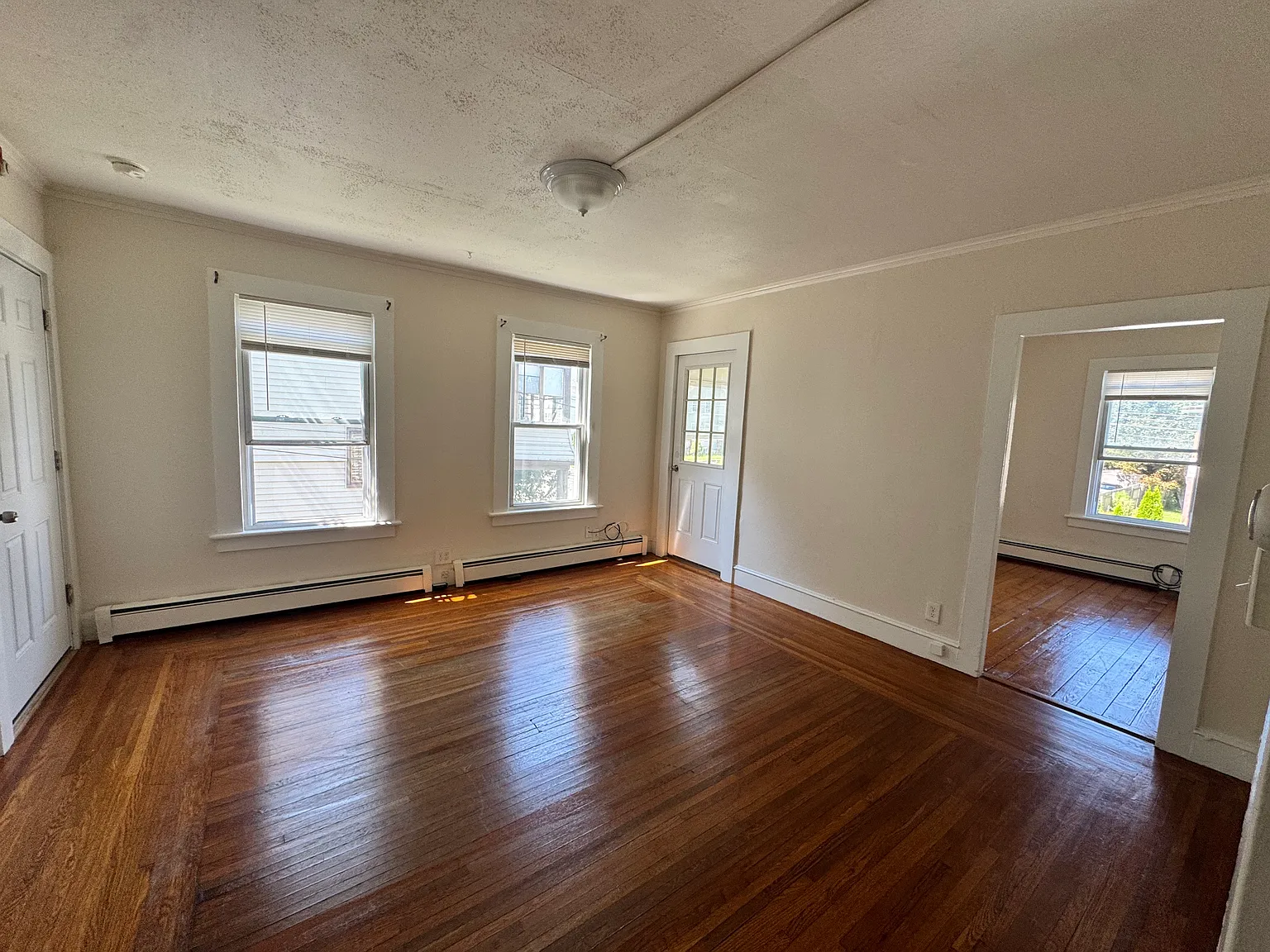 3 bed, 1050 sqft, $1,750 — Photo 4