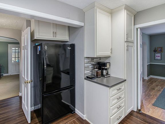 4th image of 205 Orchard Ave