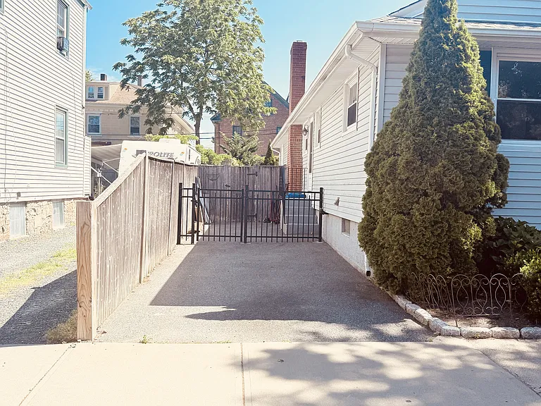 25 1/2 Thurston Ave #B — Photo 30