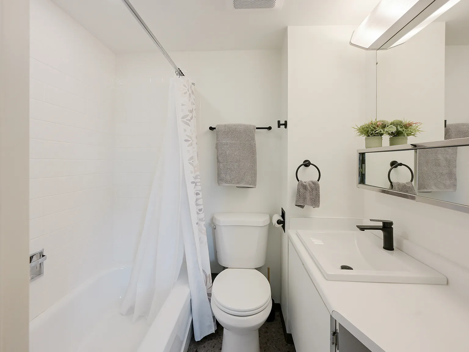 2 bed, 1350 sqft, $4,300 — Photo 2