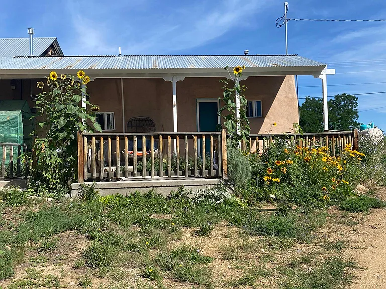 7 Las Animas Rd #B — Photo 2