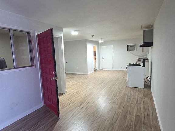 4th image of 16899 Lakeshore Dr #1
