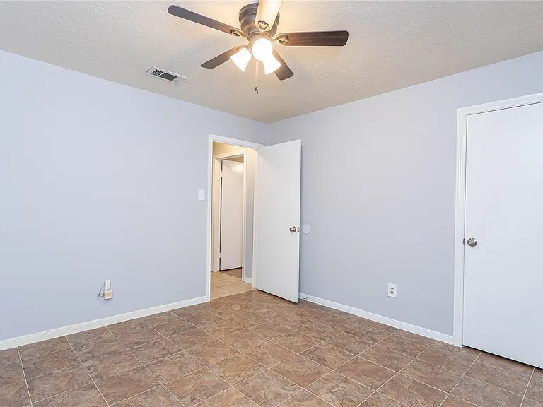 2921 Chicago St — Photo 18