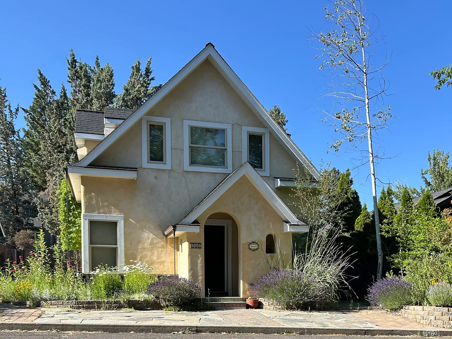 3 bed, 2.5 bath, 1549 sqft, $3,500 — Photo 1