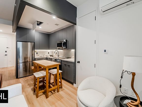 3rd image of 931 Carroll St #630