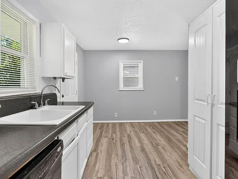 7534 Blanding Dr — Photo 2