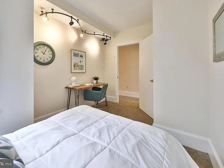 630-32 N 17th St #5 — Photo 15