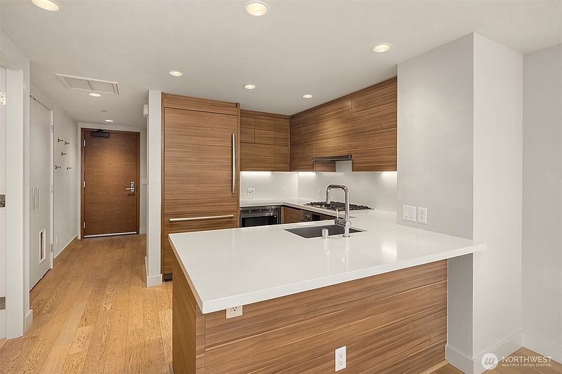 3rd image of 583 Battery St #2208N