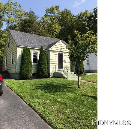 4th image of 25 Woodlawn Ave E
