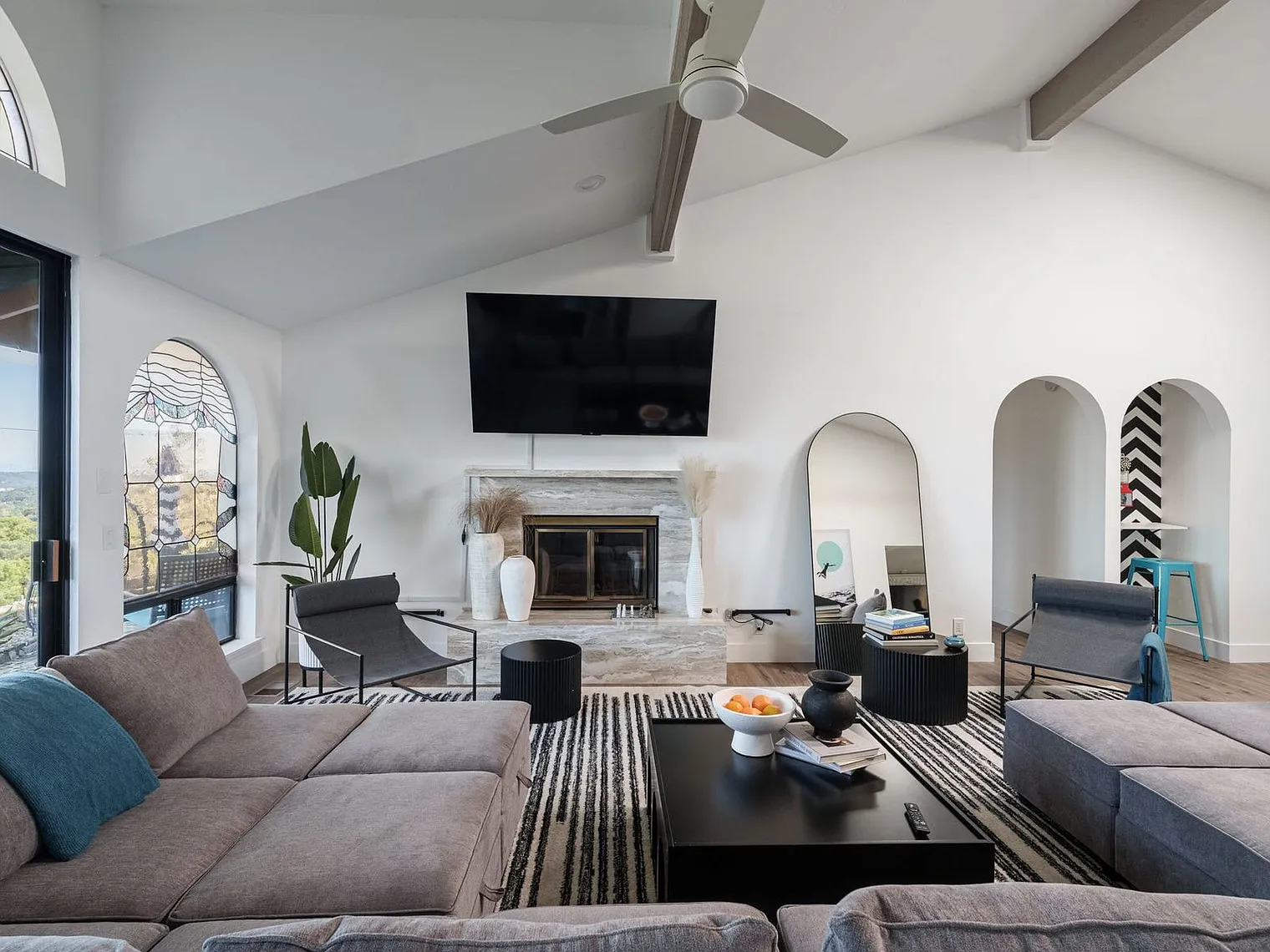 6 bed, 6.0 bath, 4693 sqft, $36,477 — Photo 4