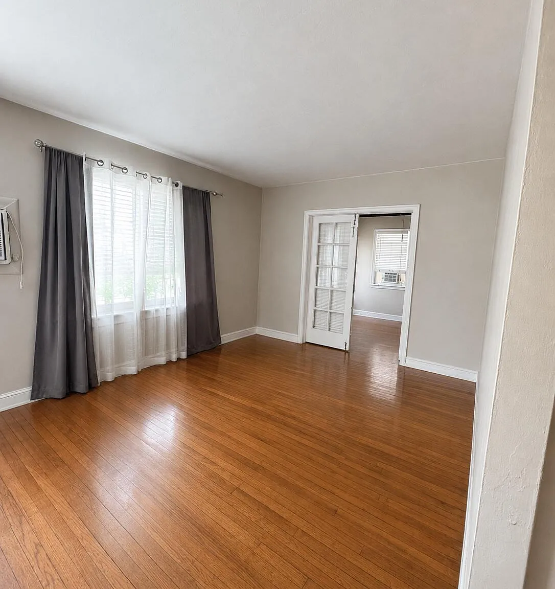 2 bed, 1.0 bath, 800 sqft, $2,100 — Photo 2