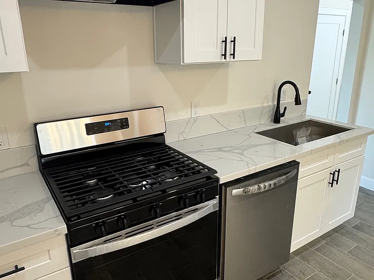 243 N Park View St #243 — Photo 11