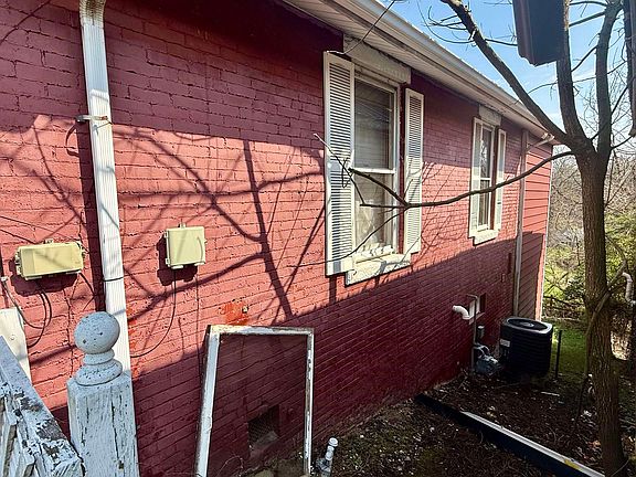 4th image of 1152 2nd Cir