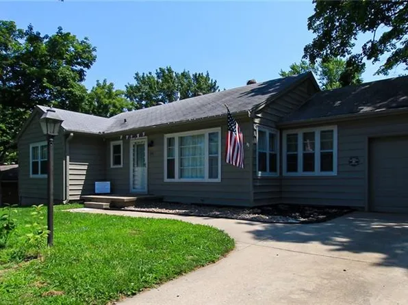 911 NE 83rd St, Kansas City, MO 64118